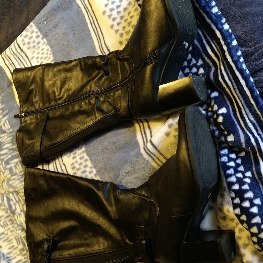 Catherines Black Mid-Calf Heeled Boots